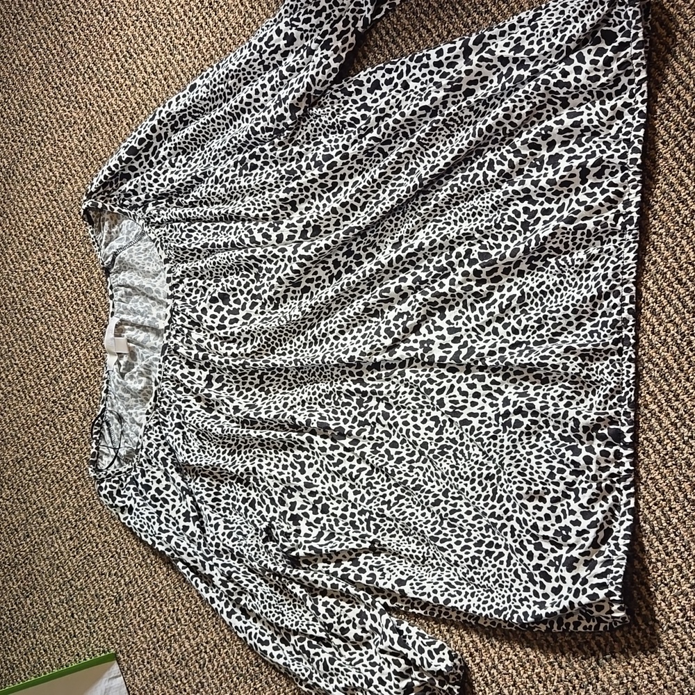 Michael Michael kohrs long sleeved animal print black and white blouse plus